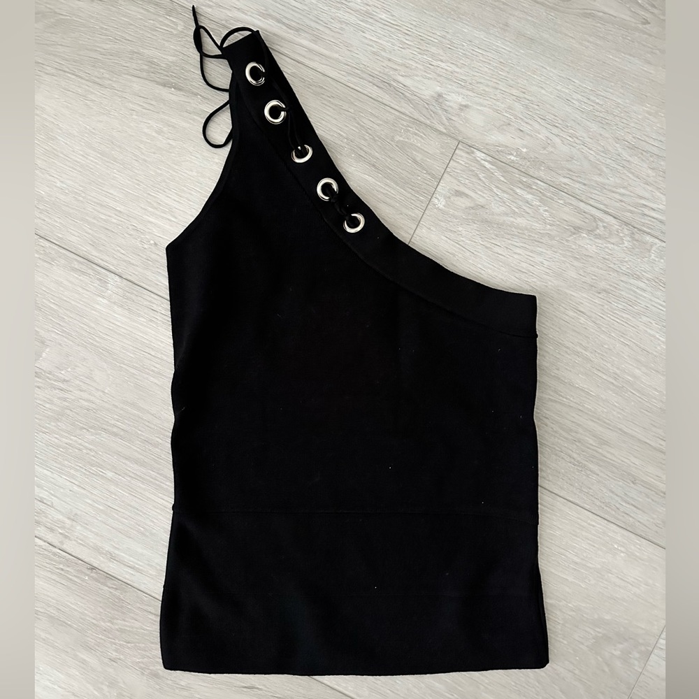 Small Cache one shoulder top